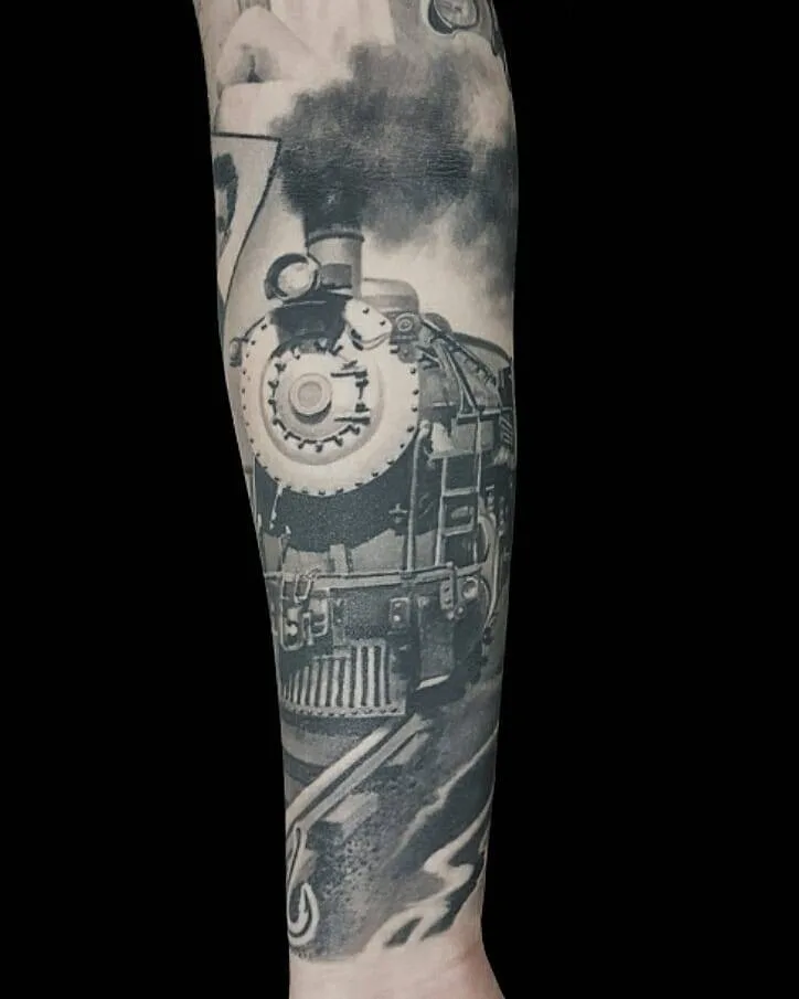 Тату мастер Chris Adamek, черно-серый авторский портретный тату реализм | США