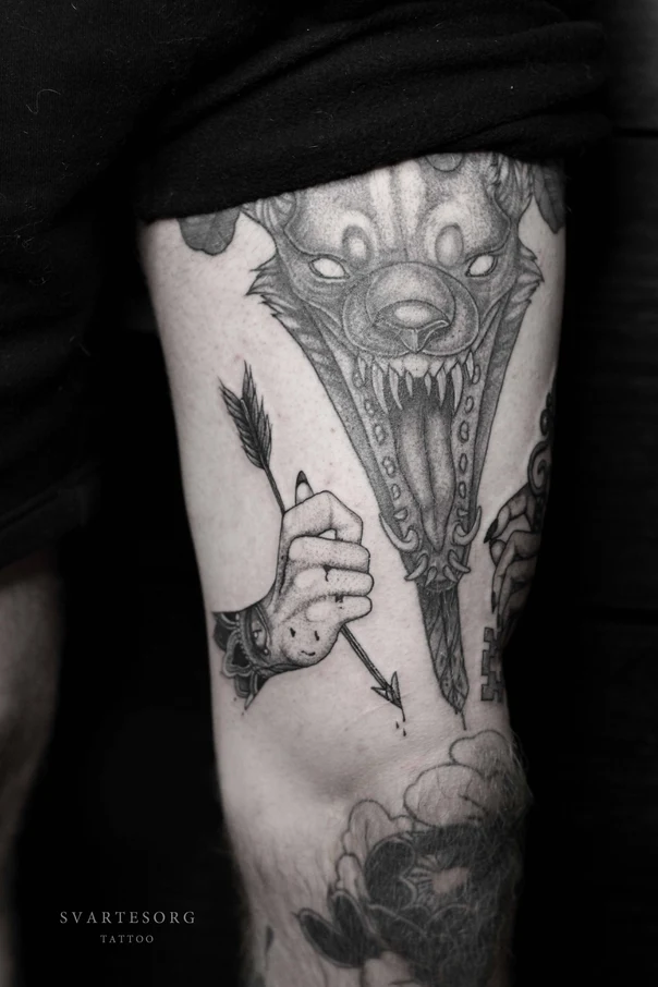 Блэкворк Animal, Hand tattoo на Thigh