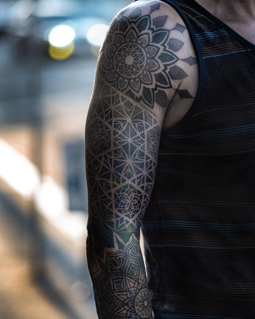 Artista tatuatore Dillon Forte, stile nero di geometria sacra ornamentale tatuaggio | USA
