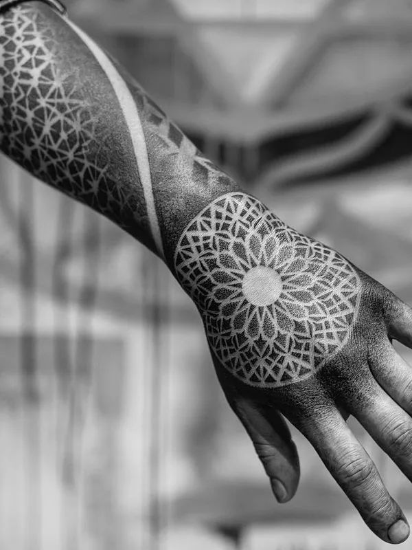 black and grey geometric татуировка на hand #27440 | Тату мастер Dillon Forte