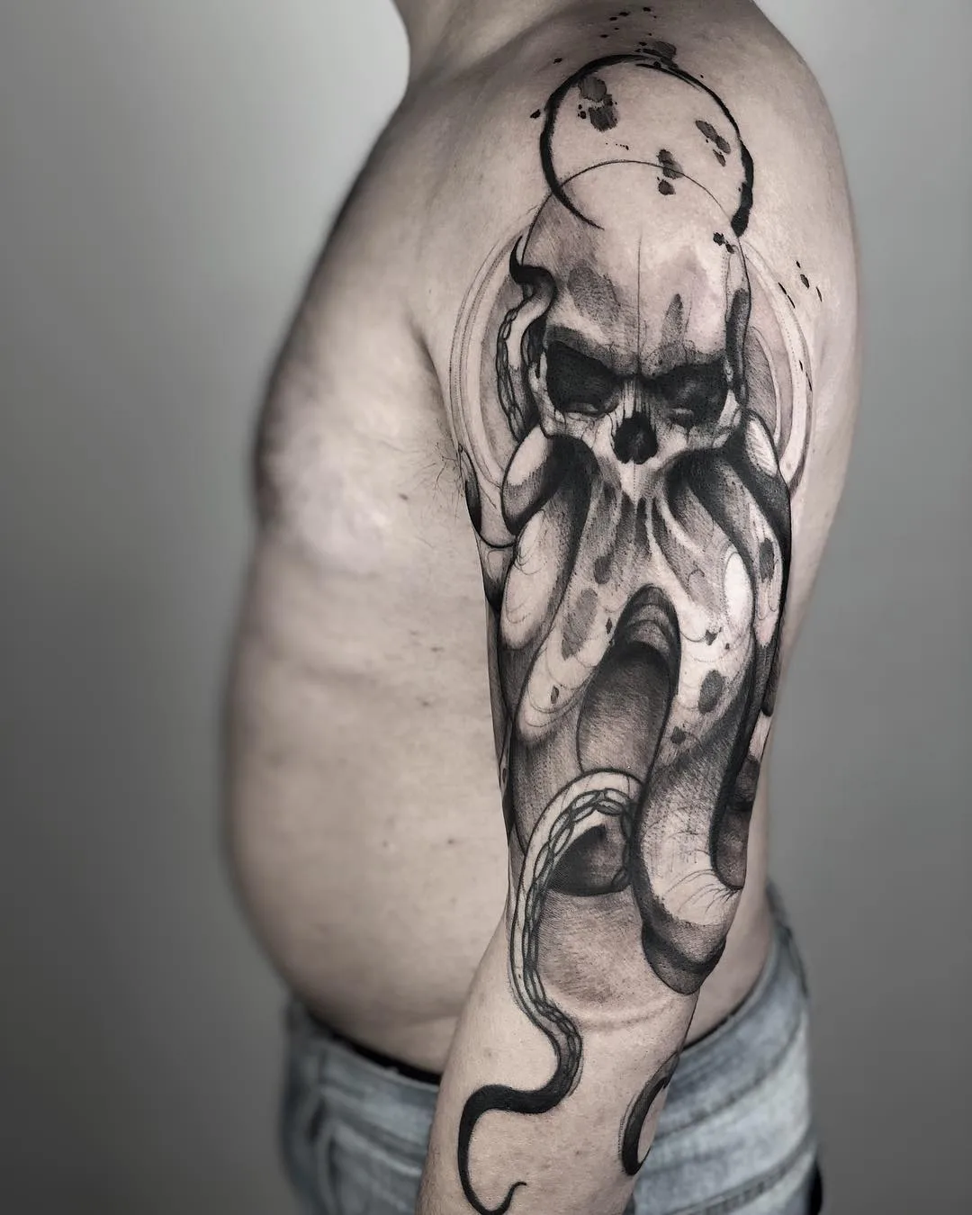 Artista de tattoo Paulo Reis, tattoos em preto com esboço de águacolor estilo autor | São Paulo, Brasil