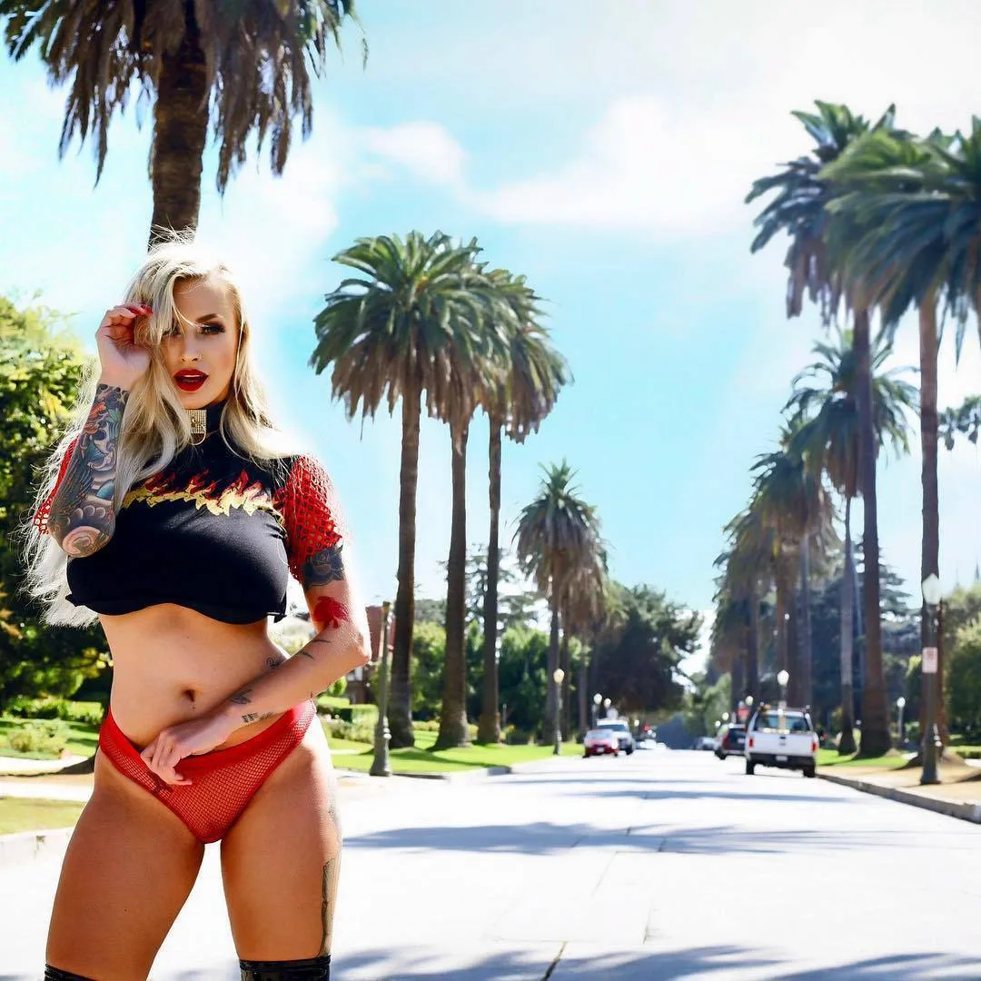 Тату модель Ashley Nicole Shelton, альтернативная фото модель, татуированная девушка | США