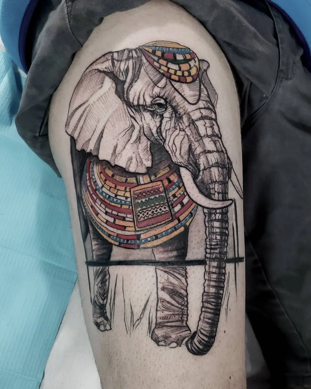 Artista de tatuagem Mike Riina, estilo de esboço livre de tatuagem de esboço negro | EUA