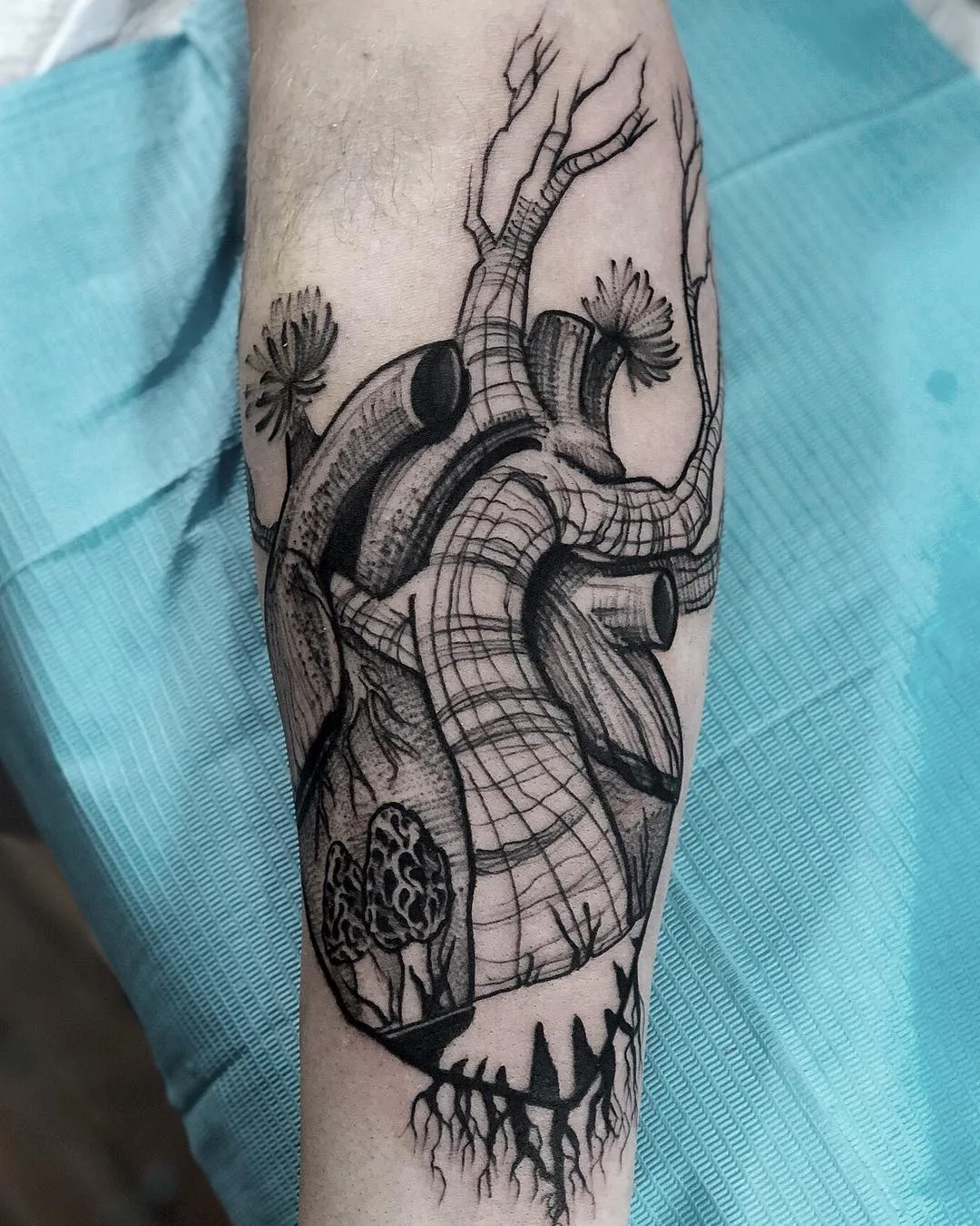 Artista de tatuagem Mike Riina, estilo de esboço livre de tatuagem de esboço negro | EUA