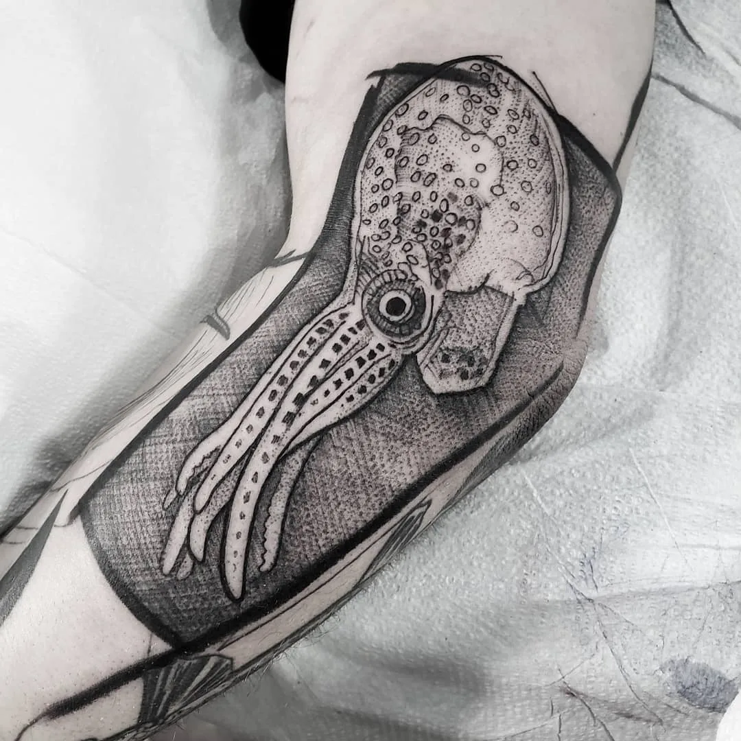 Artista de tatuagem Mike Riina, estilo de esboço livre de tatuagem de esboço negro | EUA