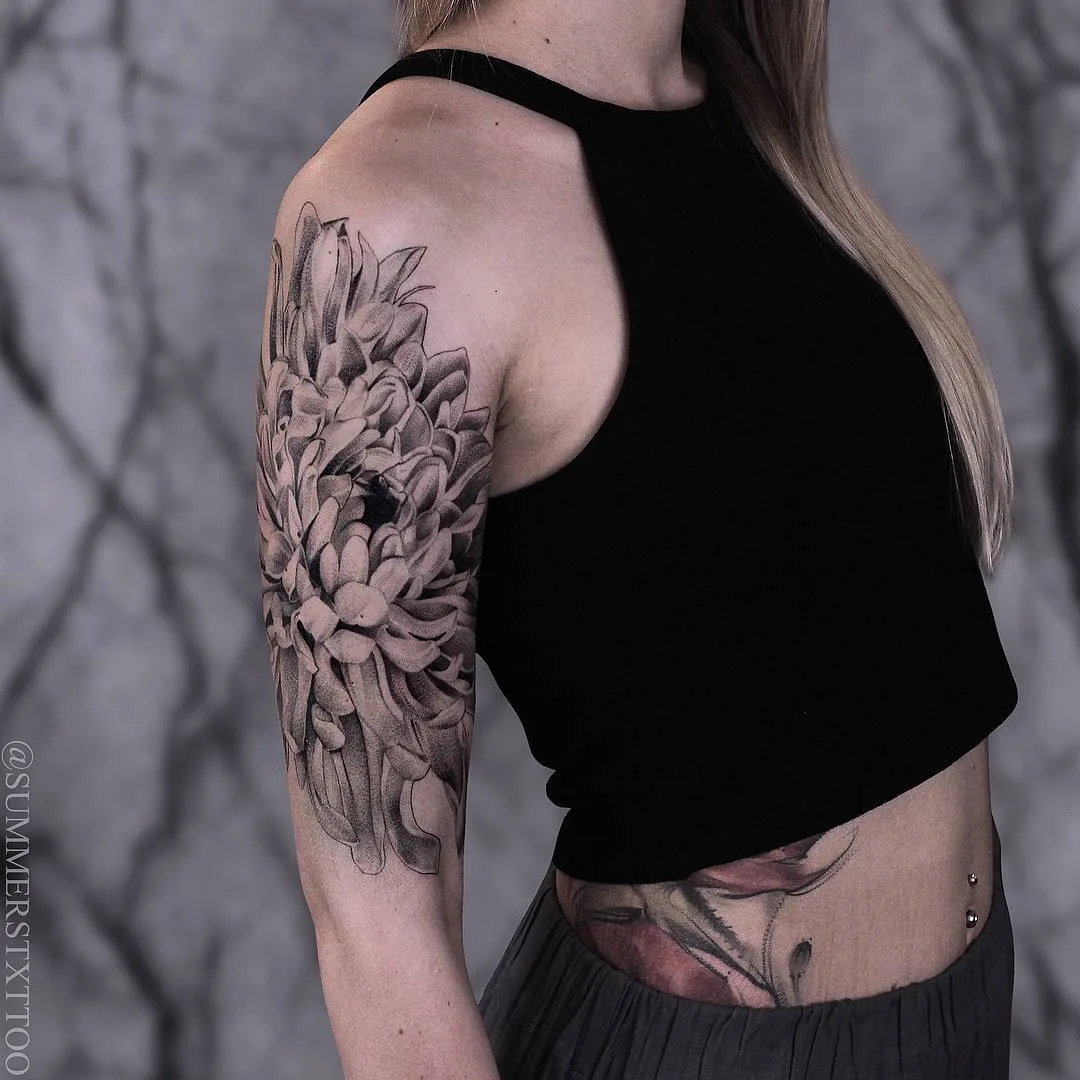 Tatuador Evan Summers, tatuagem realista em ponto preto | Rússia, Indonésia