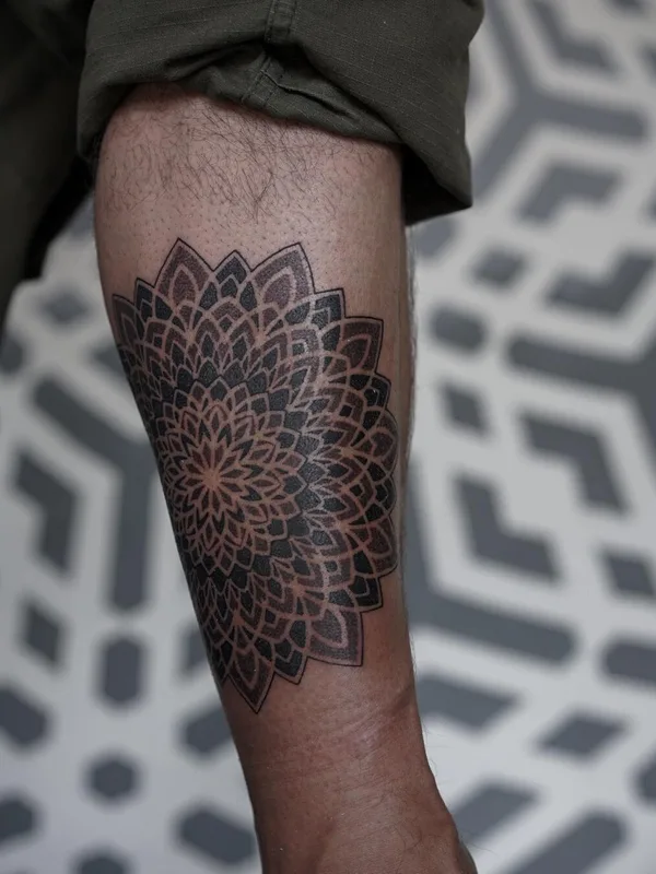 black and grey mandala 纹身 在 forearm #27078 | 纹身师 Corey Divine