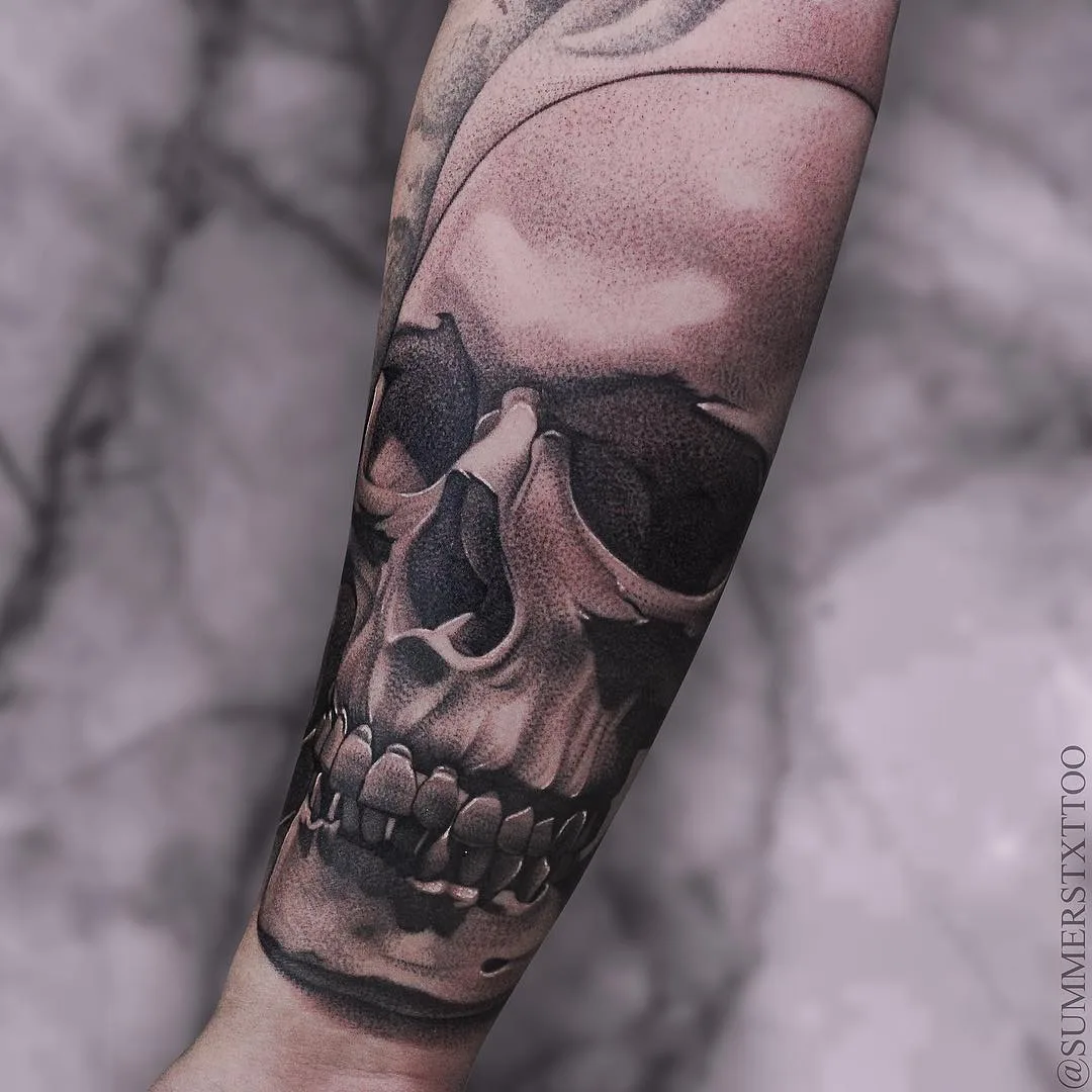 Tatuador Evan Summers, tatuagem realista em ponto preto | Rússia, Indonésia