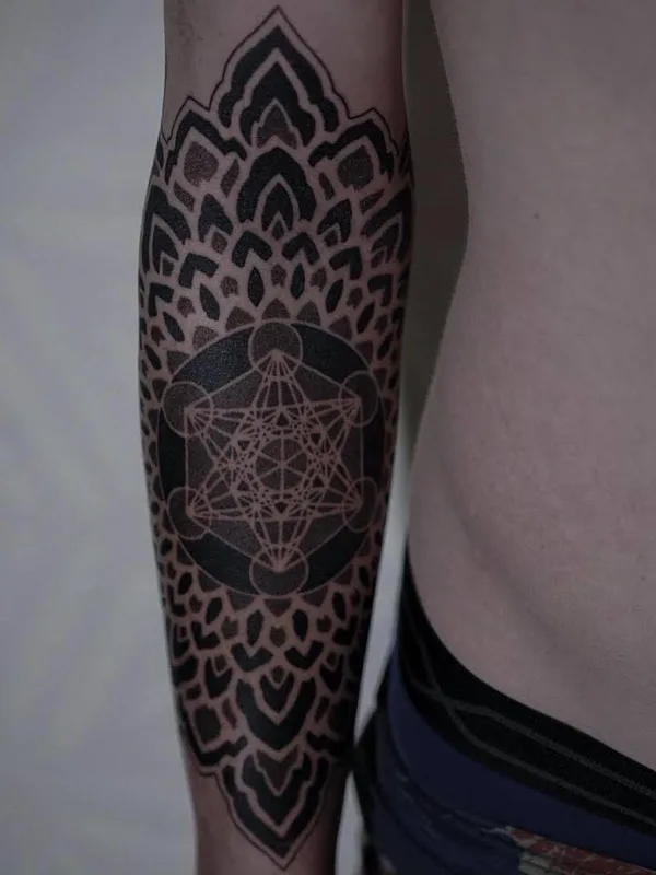 black geometric 纹身 在 forearm #27079 | 纹身师 Corey Divine
