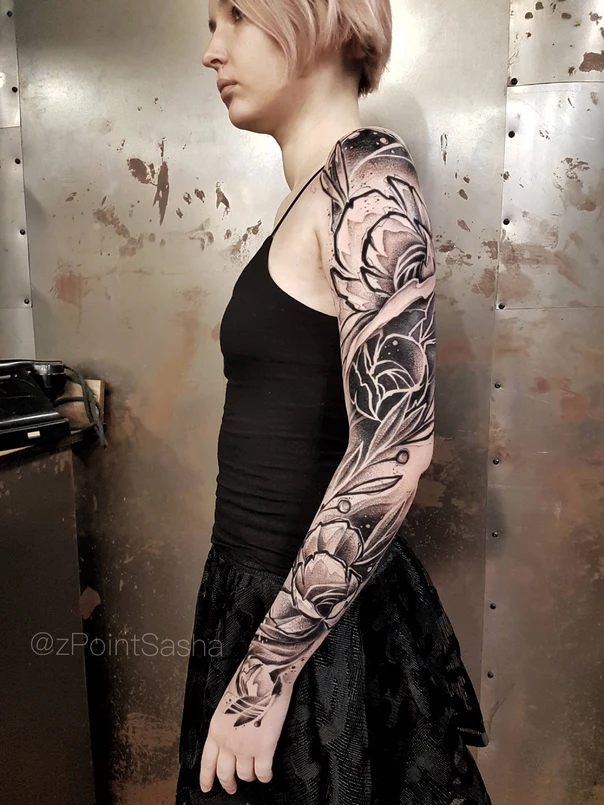 Блэкворк Flowers, Leaves tattoo на Полный рукав