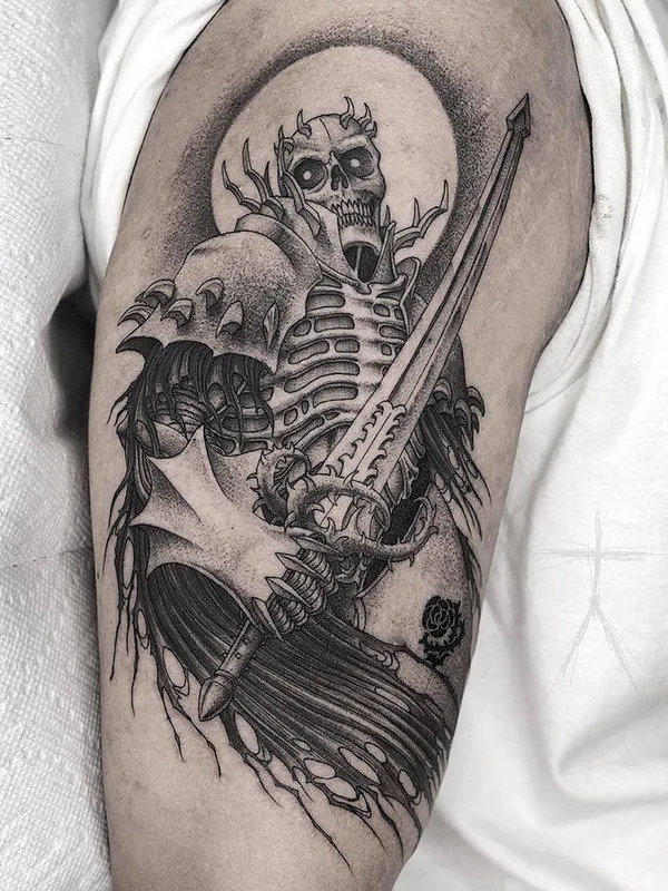 black and grey blackwork Tatuaggio su upper arm #34239 | Tatuatore Christopher Jade