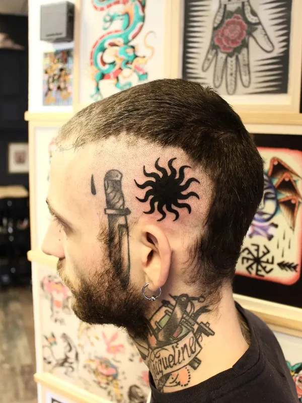 male black blackwork 纹身 在 face #46564 | 纹身师 Candice Soleillant
