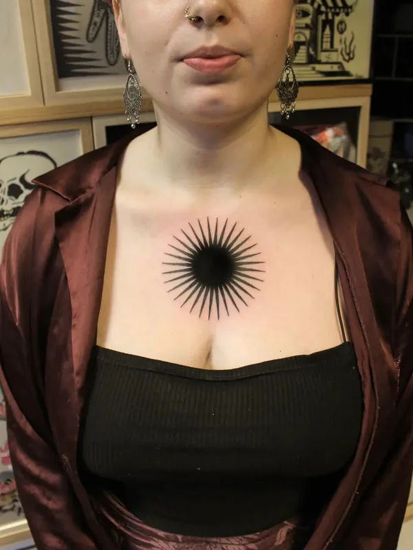 female black blackwork 纹身 在 sternum #46563 | 纹身师 Candice Soleillant
