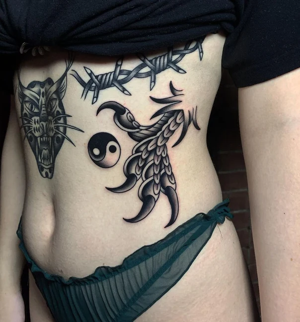 Блэкворк Claw, Yin yang tattoo на Side