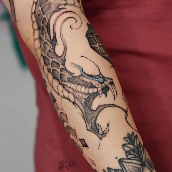 Feminine tattoo by Анастасия Патласова in Moscow