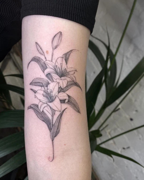 Файнлайн Flower, Lily tattoo на Предплечье