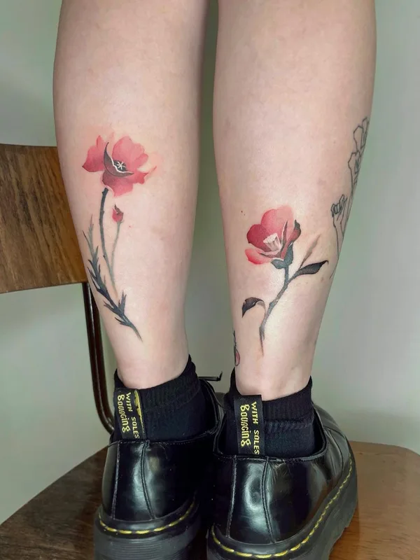 female color watercolor tatuaje en calf #47241 | Tatuador Yi Ching