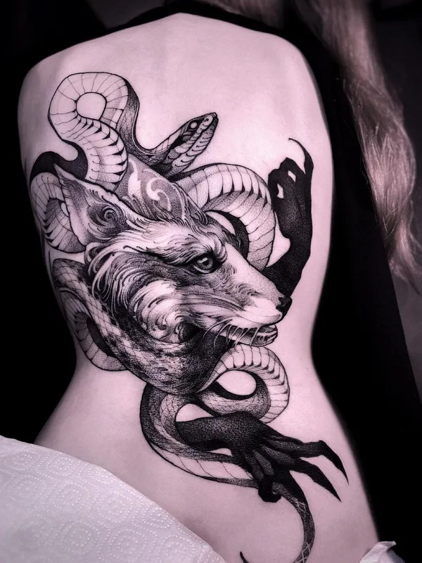 black and grey blackwork tattoo auf side #47300 | Tätowierer Amina Katinova
