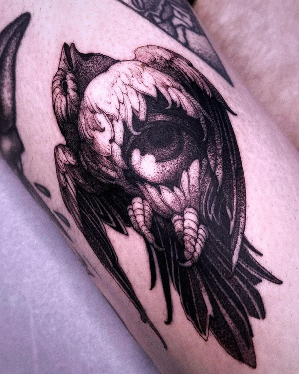 Blackwork Bird, Eye tattoo on Thigh