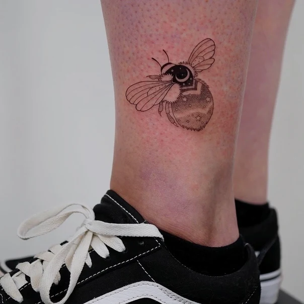 Linework Bee, Stars tattoo on Ankle