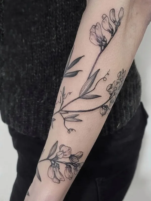 black and grey fineline Tatuaggio su forearm #47412 | Tatuatore Aija May