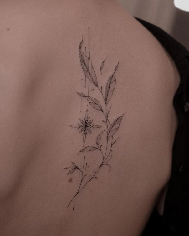 Файнлайн Leaves, Star tattoo на Лопатка