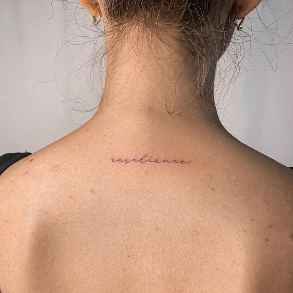 Файнлайн Text tattoo на Шея (сзади)