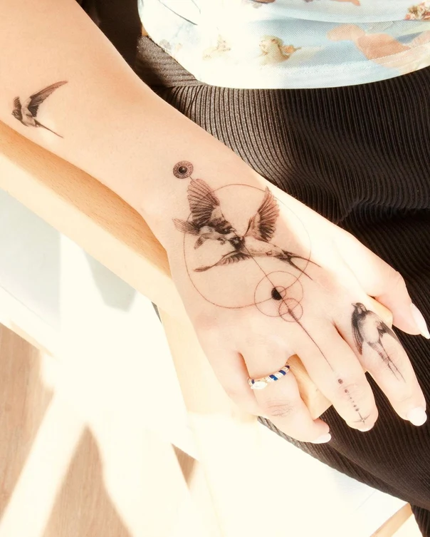 Fineline Birds, Geometric tattoo on Hand