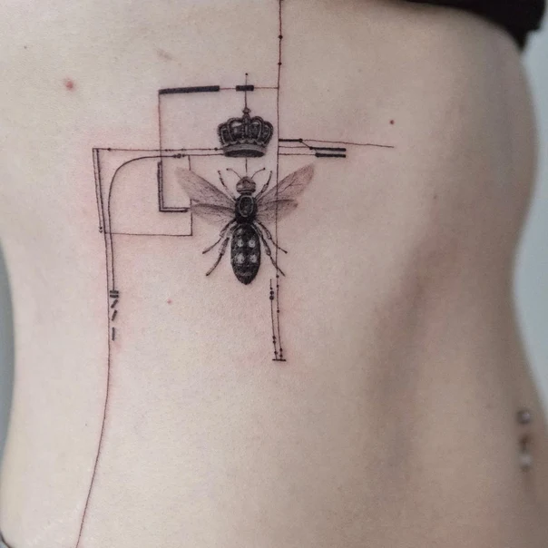 Fineline Bee, Crown tattoo on Ribcage