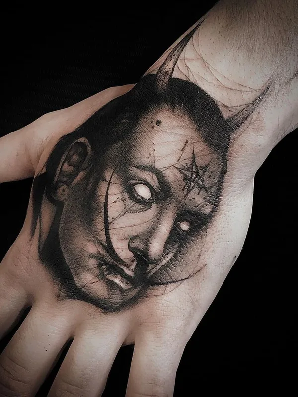 black and grey black and grey Tatuaggio su back of hand #47886 | Tatuatore Вероника Златогорская