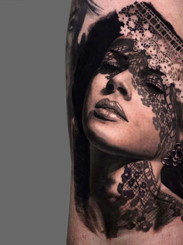 female black and grey realism tatouage sur thigh #47963 | Artiste tatoueur Christis Galiropoulos