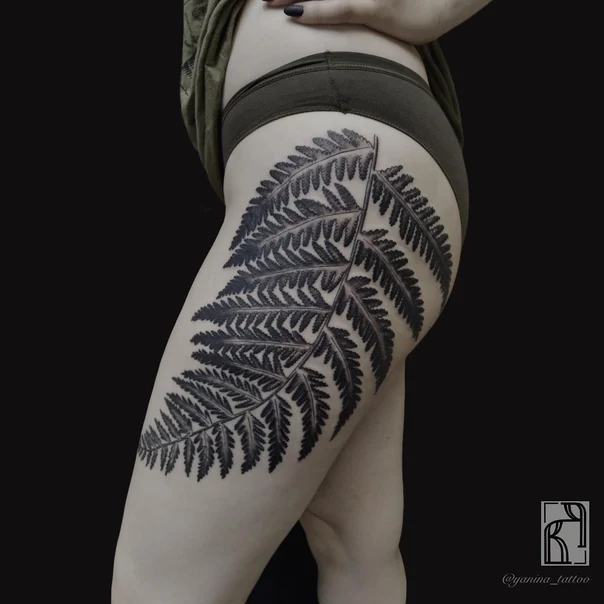 Ботаническая Fern, Leaf tattoo на Thigh
