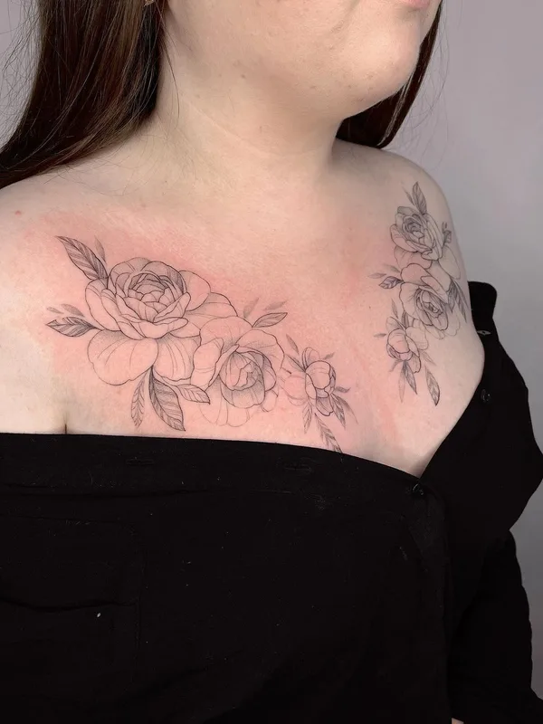 female black fineline tatouage sur chest #48162 | Artiste tatoueur Mariya Dobroe tatu