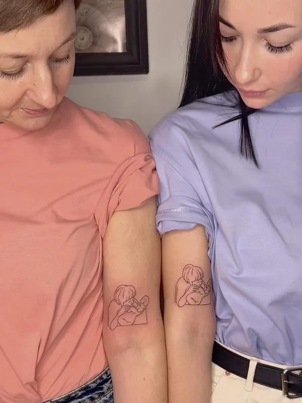 female black linework tatouage sur forearm #48168 | Artiste tatoueur Mariya Dobroe tatu