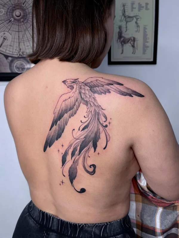 female black and grey blackwork tatouage sur upper back #48167 | Artiste tatoueur Mariya Dobroe tatu
