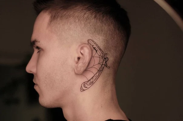 Лайнворк Razor, Spiderweb tattoo на Шея (сзади)