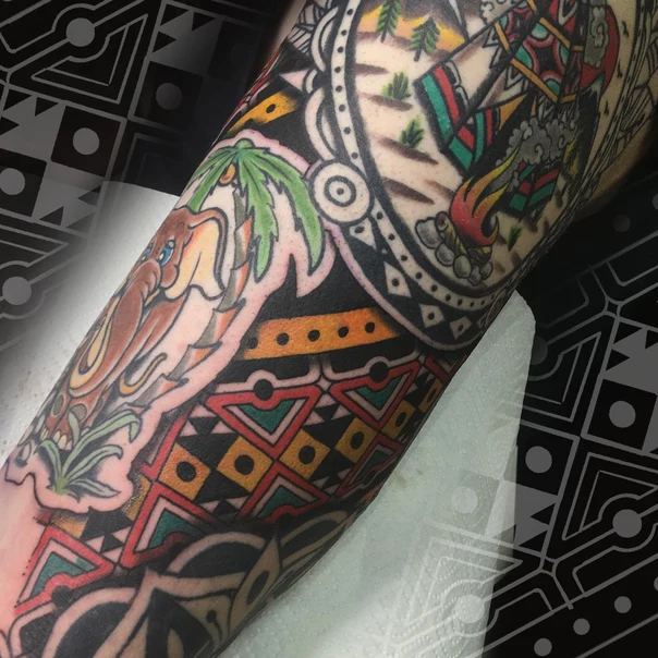 Иллюстративная Elephant, Palm tree tattoo на Предплечье