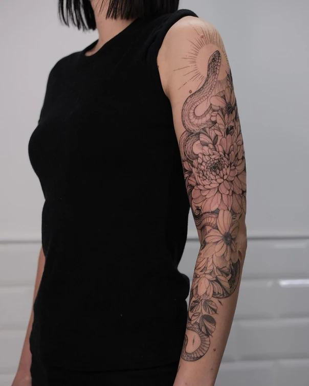 Лайнворк Snake, Flowers tattoo на Полный рукав