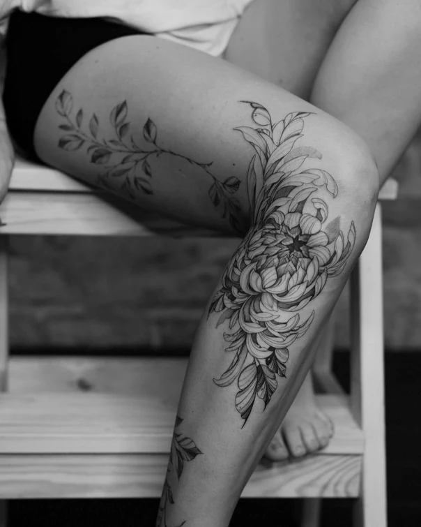 Ботаническая Flower, Leaves tattoo на Thigh