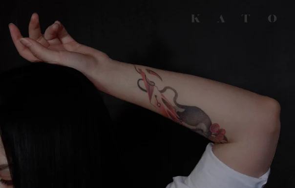 Иллюстративная Key, Mouse tattoo на Предплечье