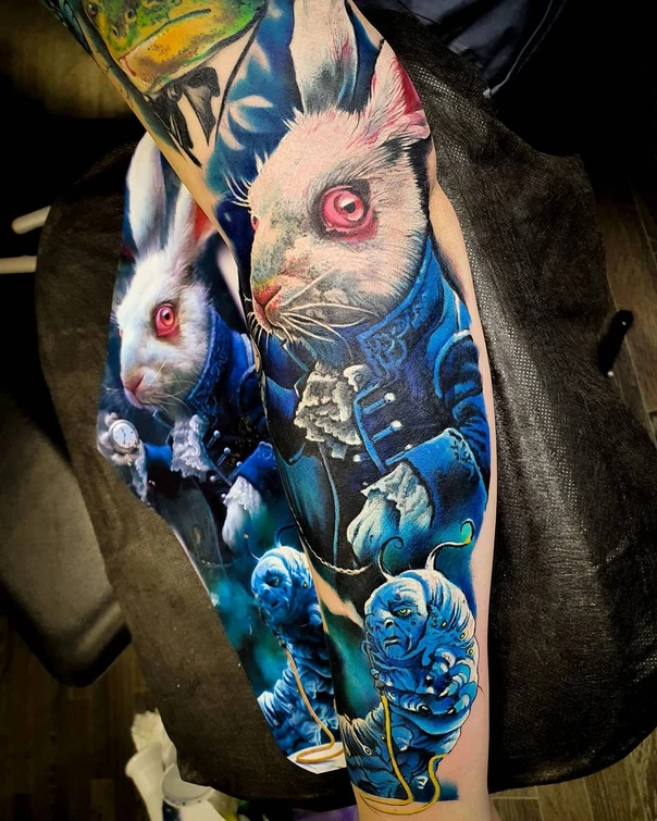 Реализм Rabbit, Caterpillar tattoo на Полный рукав