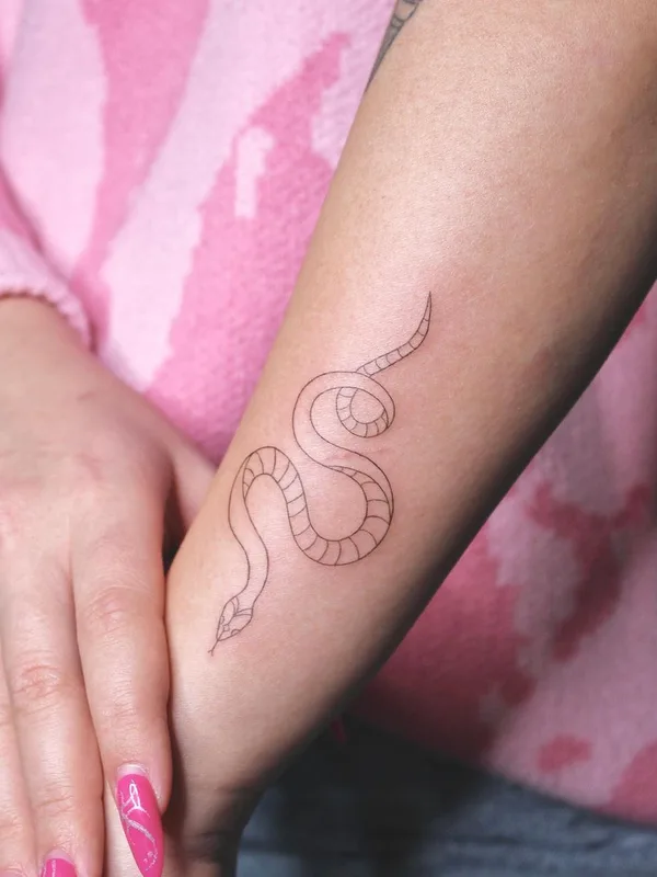 female black linework татуировка на forearm #48735 | Тату мастер Мария Греч