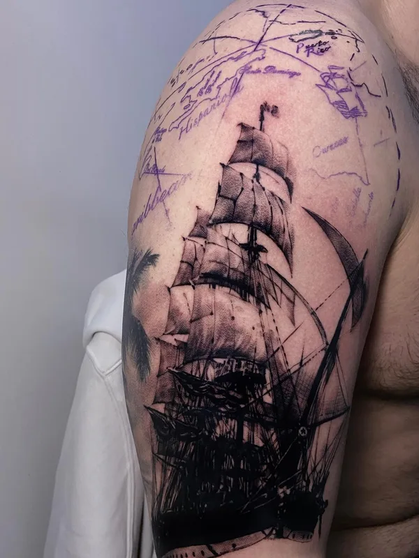 male black and grey blackwork Tatuagem em shoulder #48765 | Tatuador Любовь Котова