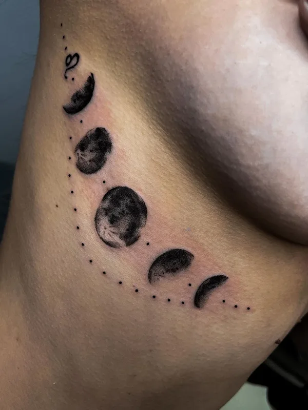 female black blackwork Tatuagem em ribcage #48996 | Tatuador Anastasia tattooer