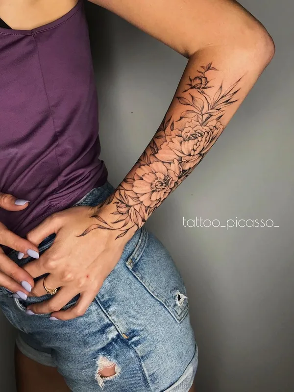 female black and grey fineline 纹身 在 forearm #49108 | 纹身师 Александр Яворский