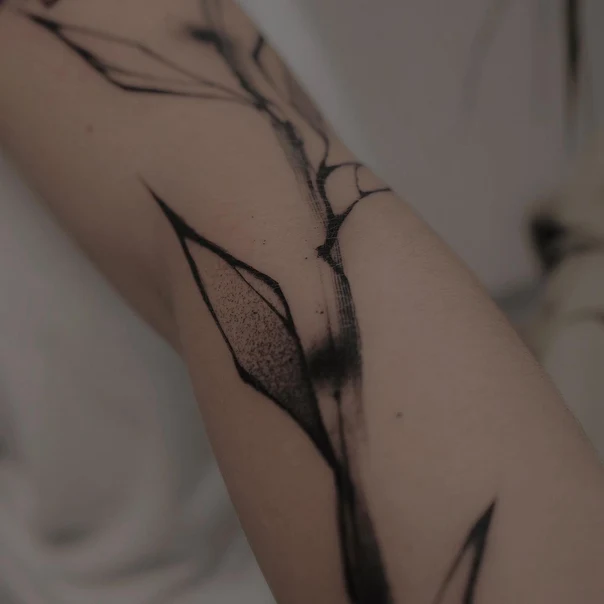 Лайнворк Plant, Leaf tattoo на Предплечье