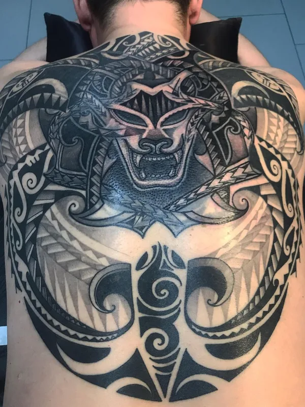 male black and grey tribal tatuaje en full back #49278 | Tatuador Стас Каниовский