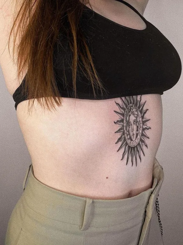 female black blackwork татуировка на side #49297 | Тату мастер Darina Bondarenko