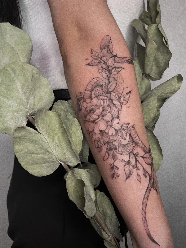 female black and grey fineline татуировка на forearm #49293 | Тату мастер Darina Bondarenko