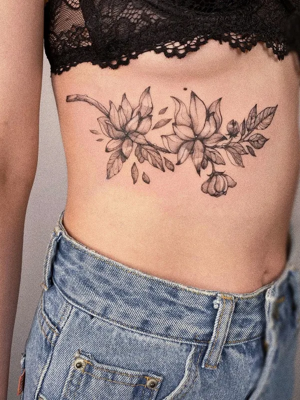 female black and grey fineline татуировка на ribcage #49291 | Тату мастер Darina Bondarenko
